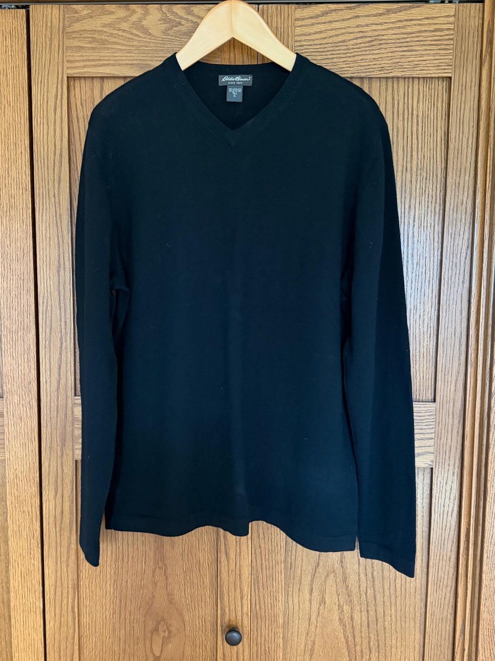 Eddie Bauer Men's Black V-Neck Pullover Sweater